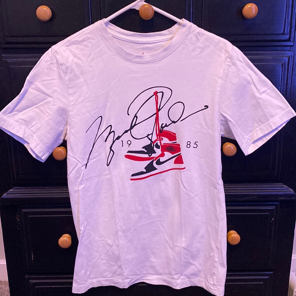 Like new- Mens Jordan Shirt